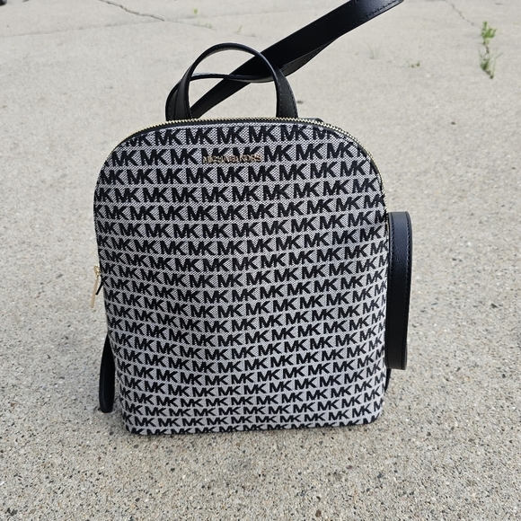 New Michael Kors Cindy backpack medium - Picture 12 of 14